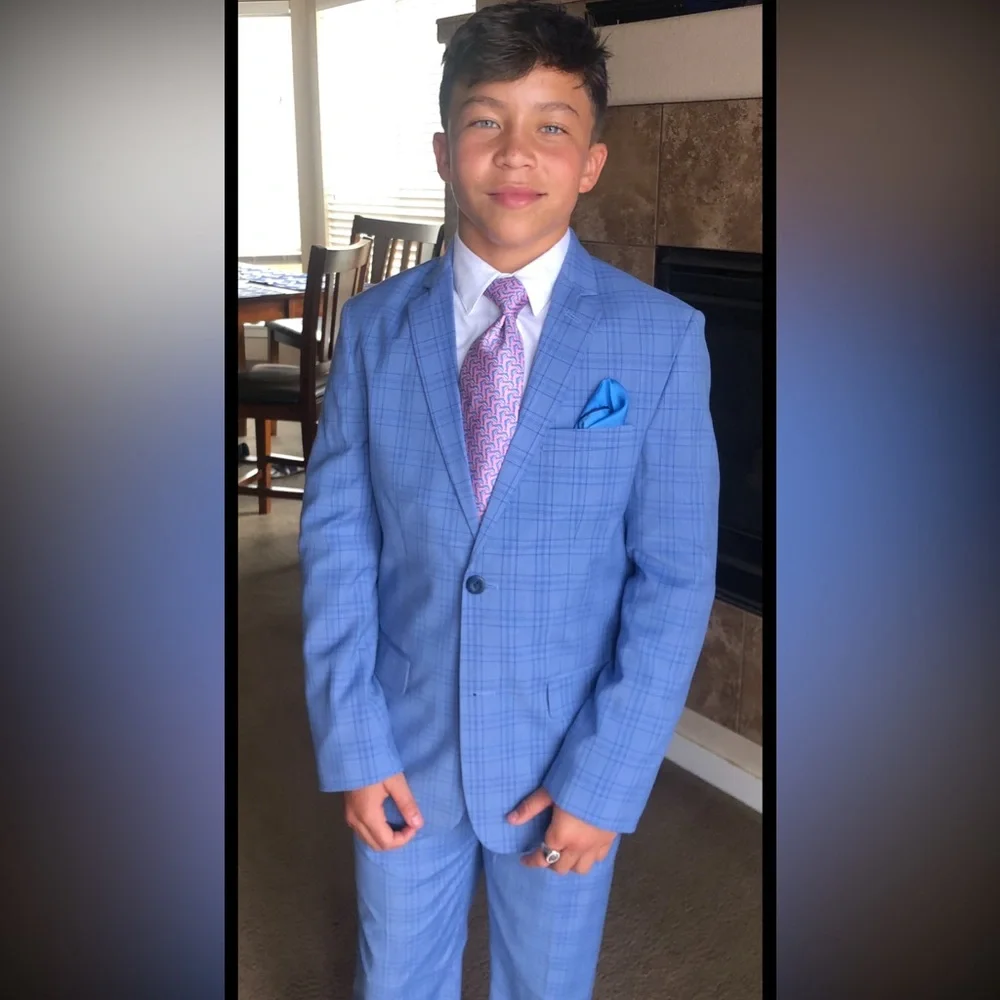 Calvin Klein boys suit. Slim fit and stretch - Picture 3 of 3